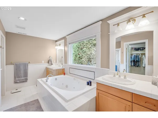 $1,099,000 | 2530 Beacon Hill Drive, West Linn, OR 97068