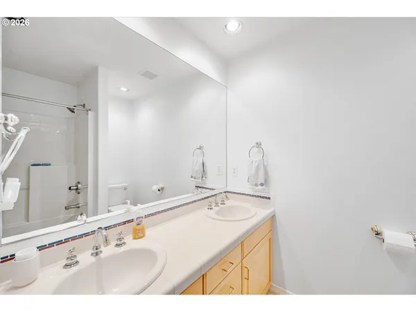 $1,099,000 | 2530 Beacon Hill Drive, West Linn, OR 97068