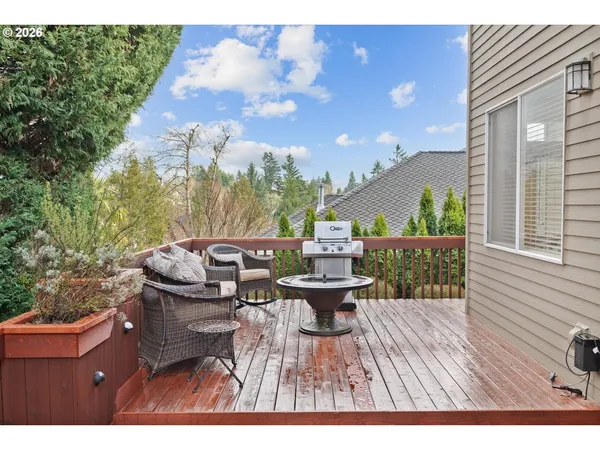 $1,099,000 | 2530 Beacon Hill Drive, West Linn, OR 97068