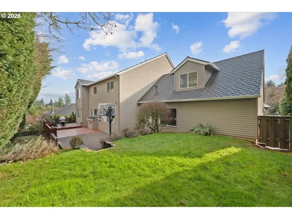 $1,099,000 | 2530 Beacon Hill Drive, West Linn, OR 97068