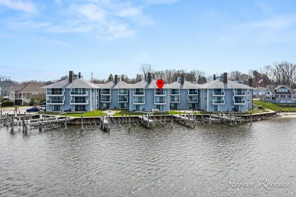 $549,900 | 400 Lakeview Court, Unit 19C, Spring Lake, MI 49456