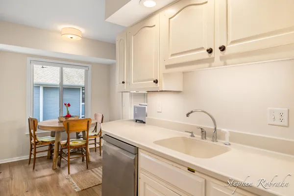 $549,900 | 400 Lakeview Court, Unit 19C, Spring Lake, MI 49456