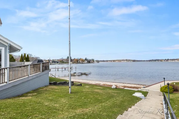 $549,900 | 400 Lakeview Court, Unit 19C, Spring Lake, MI 49456