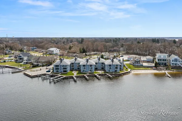 $549,900 | 400 Lakeview Court, Unit 19C, Spring Lake, MI 49456