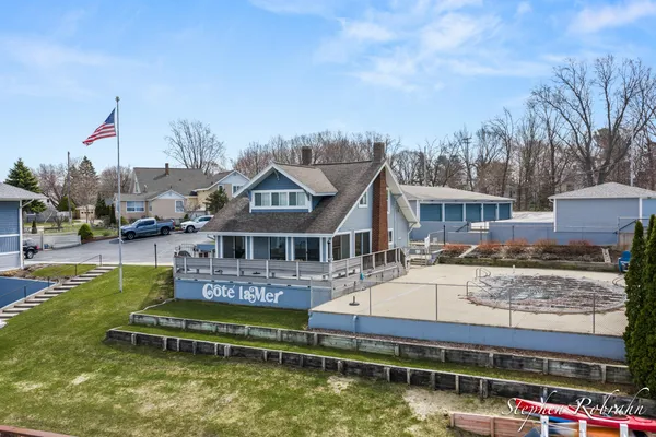 $549,900 | 400 Lakeview Court, Unit 19C, Spring Lake, MI 49456