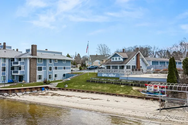 $549,900 | 400 Lakeview Court, Unit 19C, Spring Lake, MI 49456