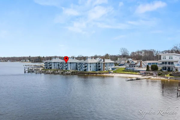 $549,900 | 400 Lakeview Court, Unit 19C, Spring Lake, MI 49456