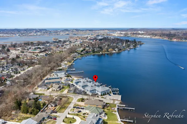 $549,900 | 400 Lakeview Court, Unit 19C, Spring Lake, MI 49456