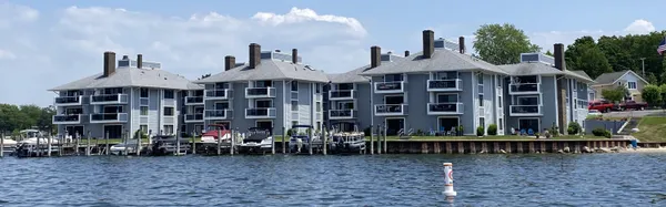 $549,900 | 400 Lakeview Court, Unit 19C, Spring Lake, MI 49456