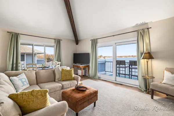 $549,900 | 400 Lakeview Court, Unit 19C, Spring Lake, MI 49456
