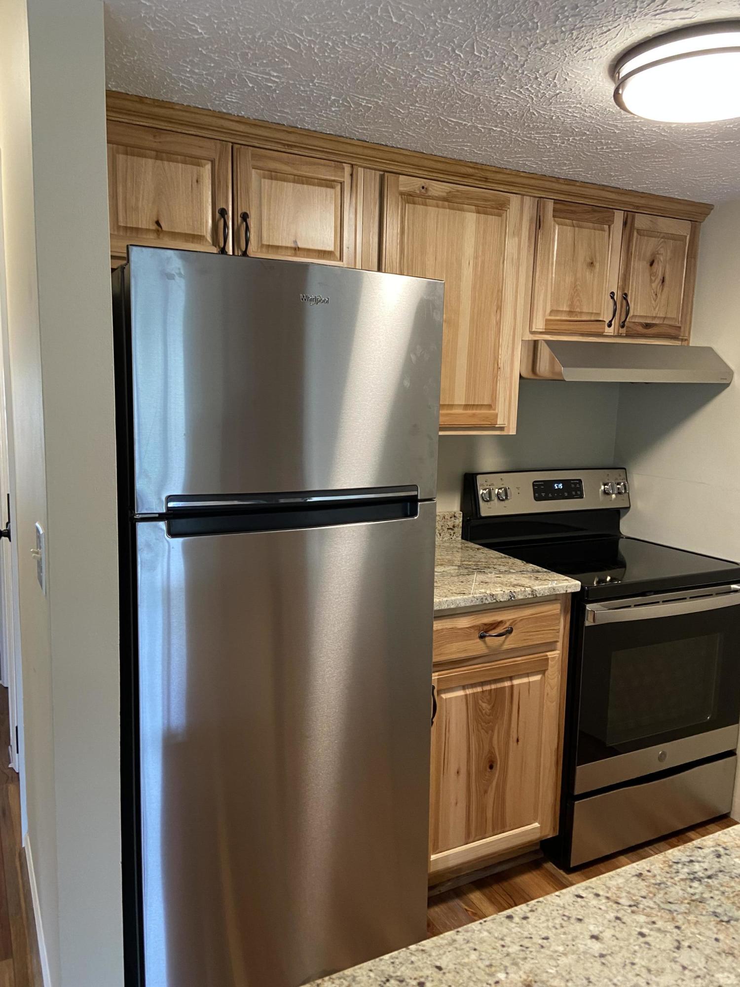 201-3 South Slope Road, Unit N3 Banner Elk, NC 28604 - Photo 24 of 36 REFRIGERATOR & STOVE