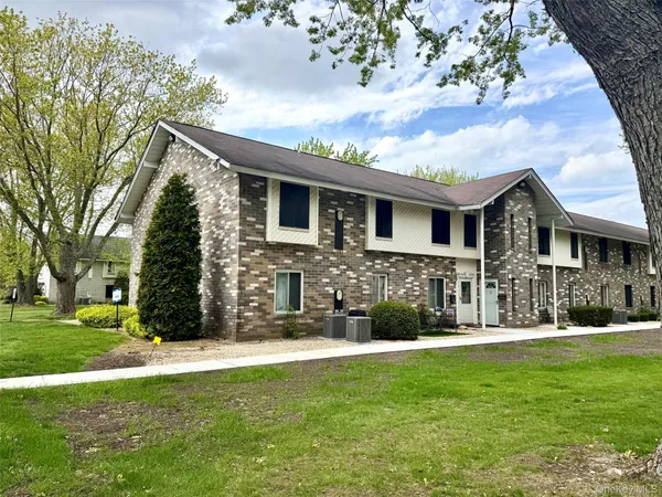 $229,990 | 1 Aspen Court, Unit 1A, Coram, NY 11727