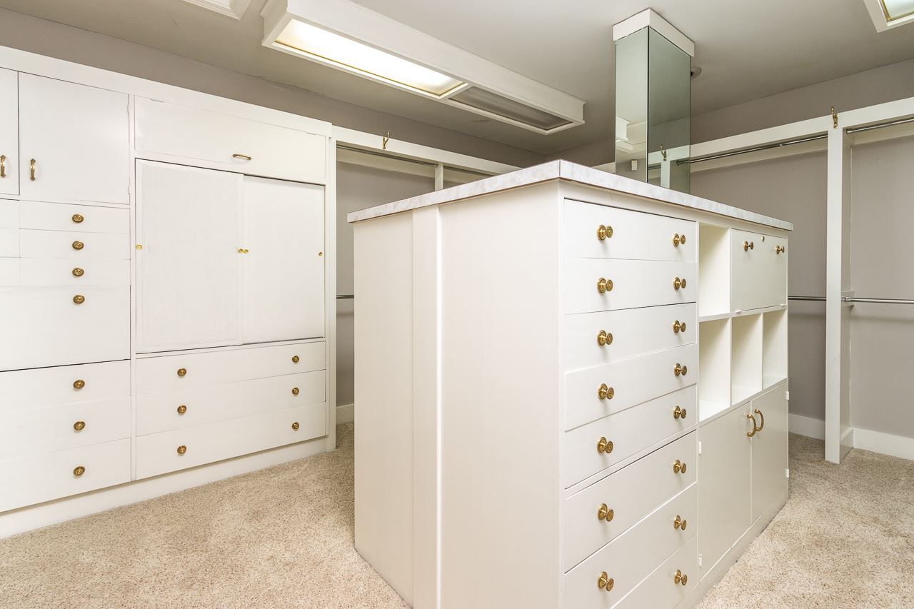 4330 Chickasaw Road Memphis, TN 38117 - Photo 15 of 25 THIS ONE YOU CAN LIVE IN. BUILT-INS, INCLUDING DRESSERS, JEWELRY DRAWERS, ITEMS UNLIMITED.