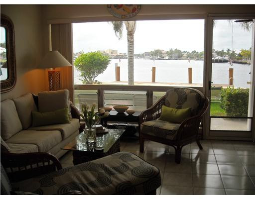 1105 South Riverside Drive, Unit 105 Pompano Beach, FL 33062 - Photo 5 of 8 Living Room