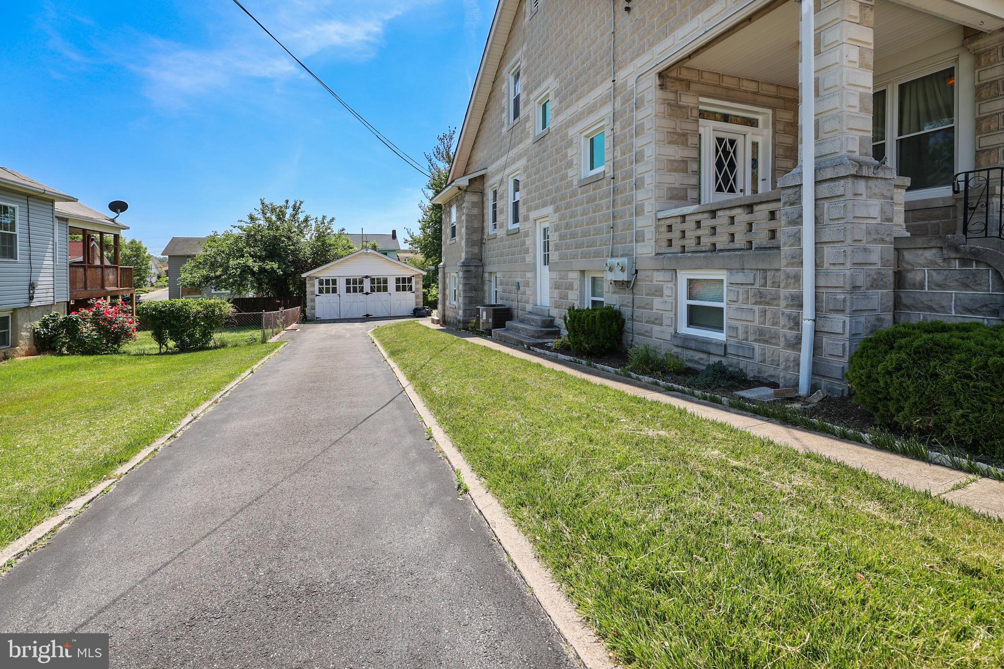 1321 Maple Avenue Baltimore, MD 21227 - Photo 3 of 30