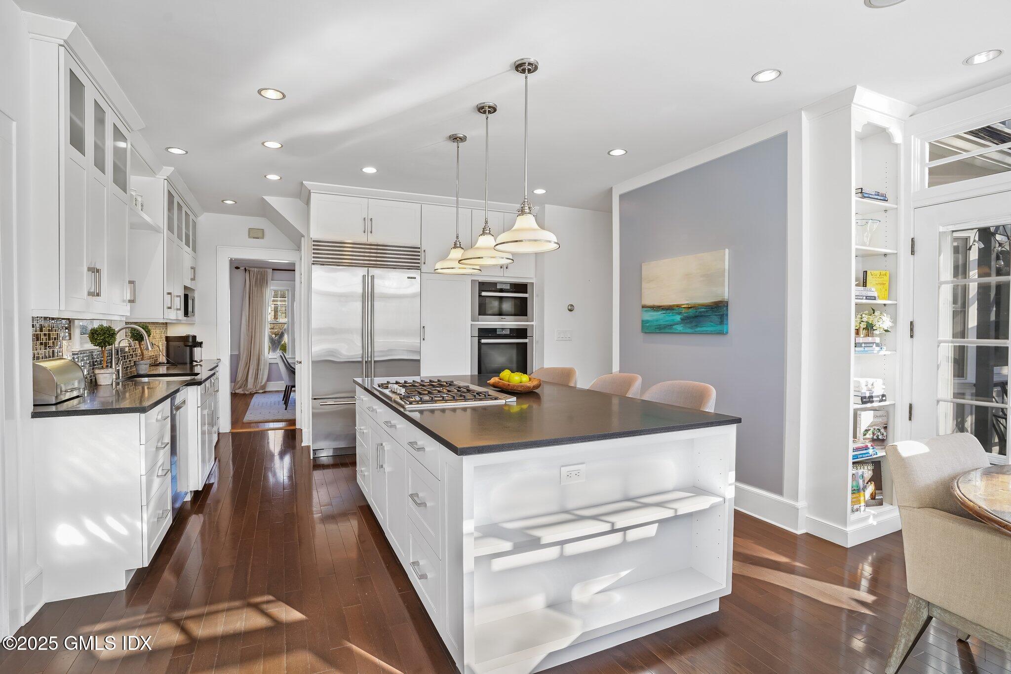 22 Oval Avenue Riverside, CT 06878 - Photo 4 of 35 25-web-or-mls-22-oval-ave