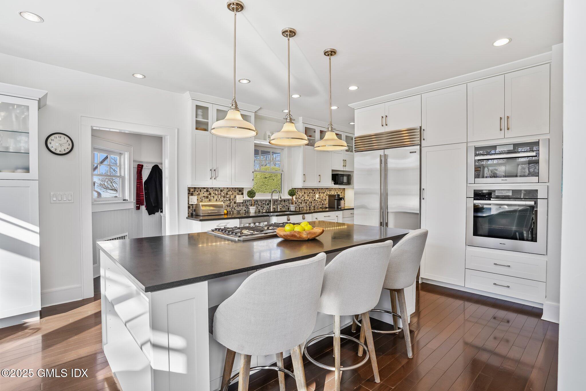 22 Oval Avenue Riverside, CT 06878 - Photo 5 of 35 27-web-or-mls-22-oval-ave