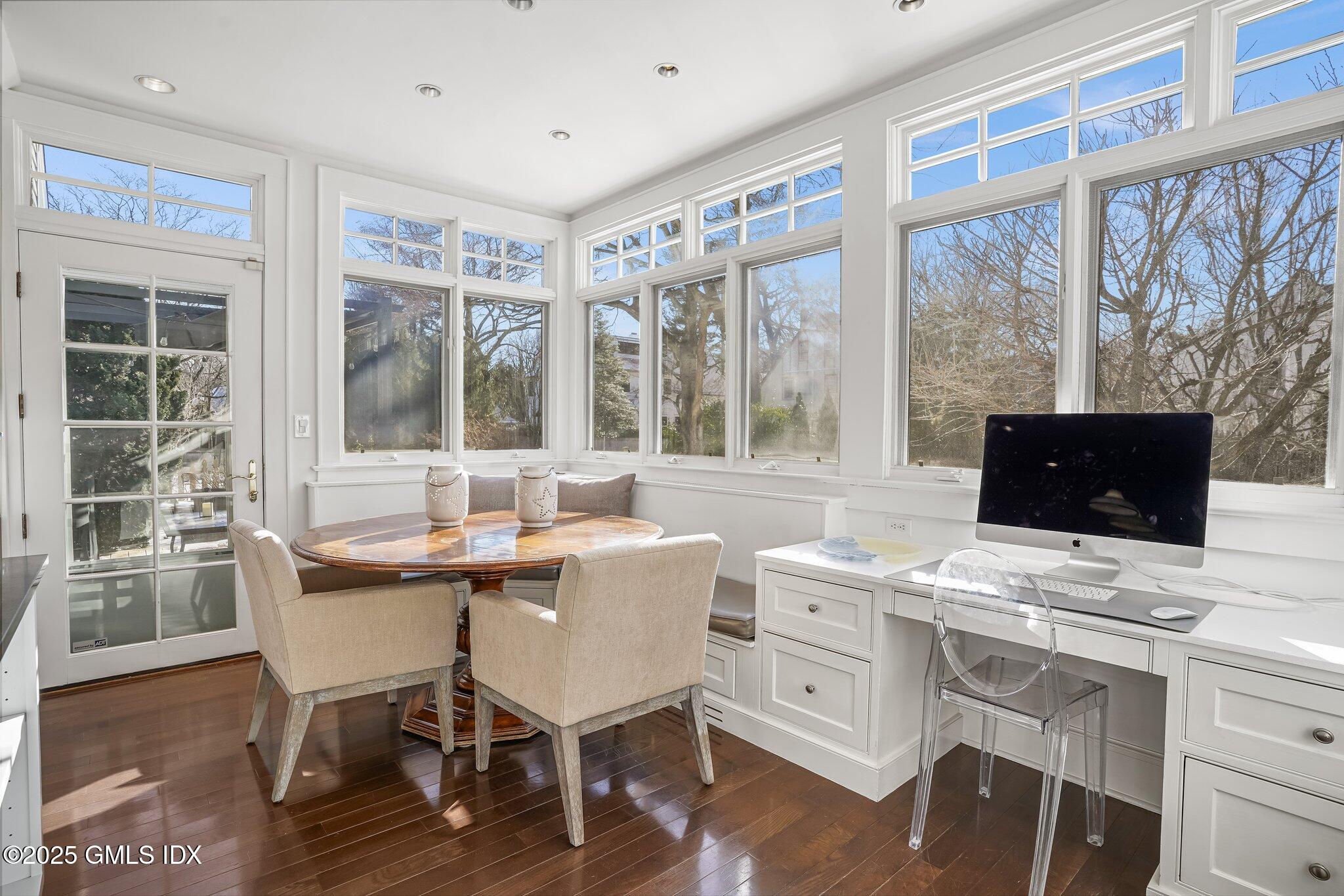 22 Oval Avenue Riverside, CT 06878 - Photo 6 of 35 26-web-or-mls-22-oval-ave