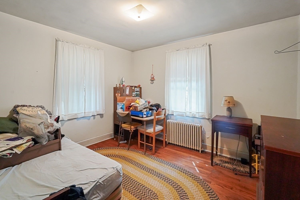 74 River Road Sturbridge, MA 01566 - Photo 24 of 40 a room with furniture and a window