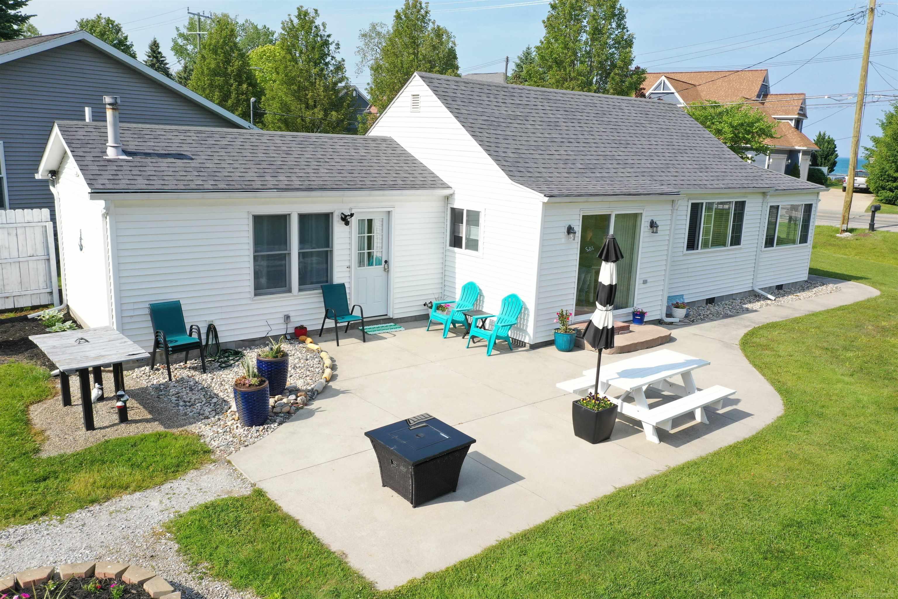 6625 Lakeshore Road Lakeport, MI 48059 - Photo 2 of 59