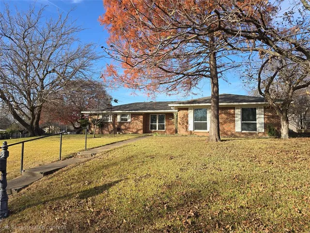 $2,000 | 301 East 6th Street, Weatherford, TX 76086