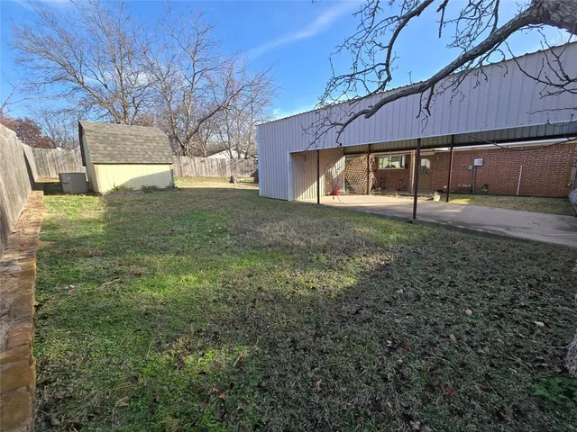 $2,000 | 301 East 6th Street, Weatherford, TX 76086