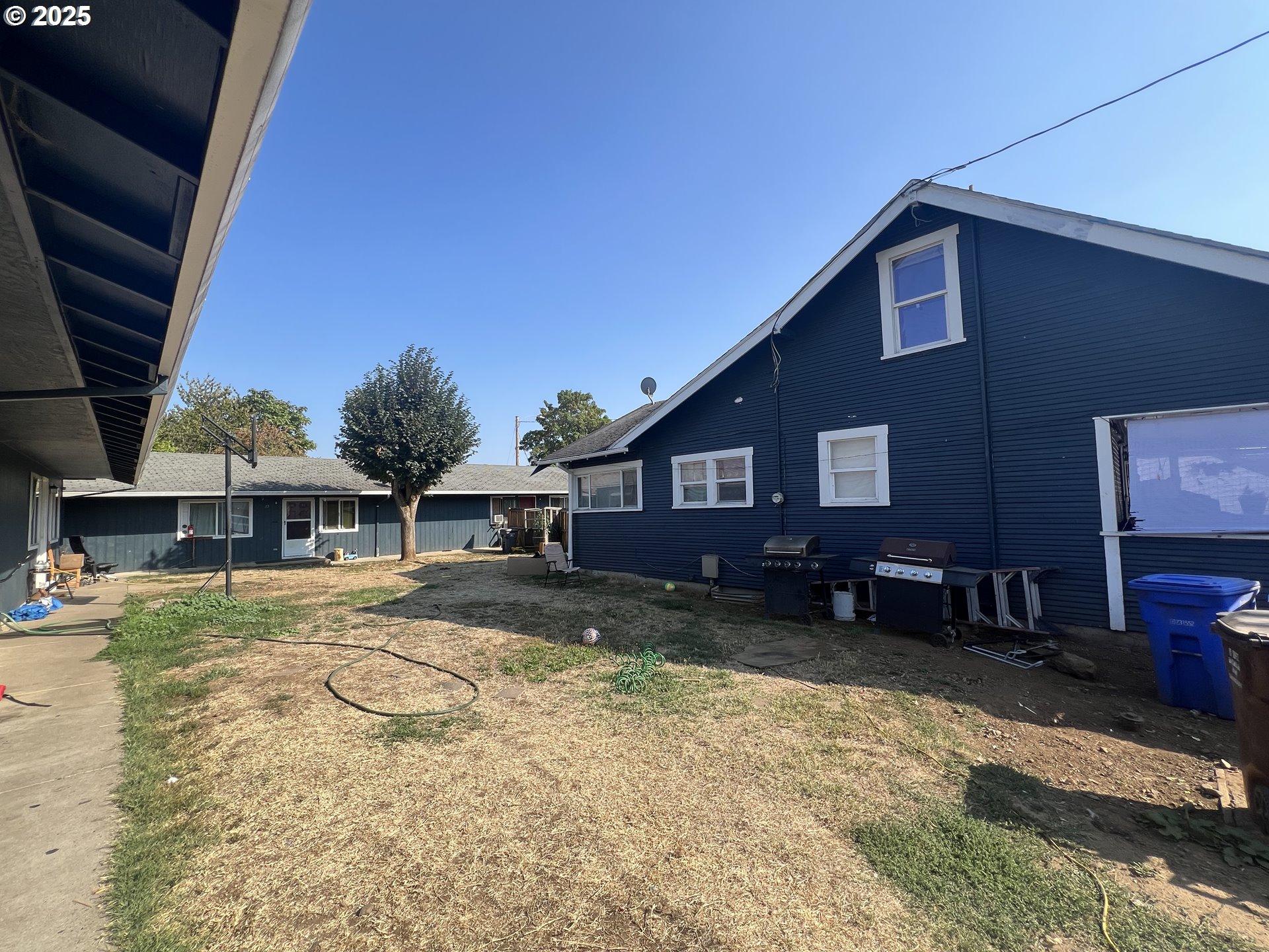5628 Southeast 87th Avenue Portland, OR 97266 - Photo 4 of 10 a house view with a backyard space