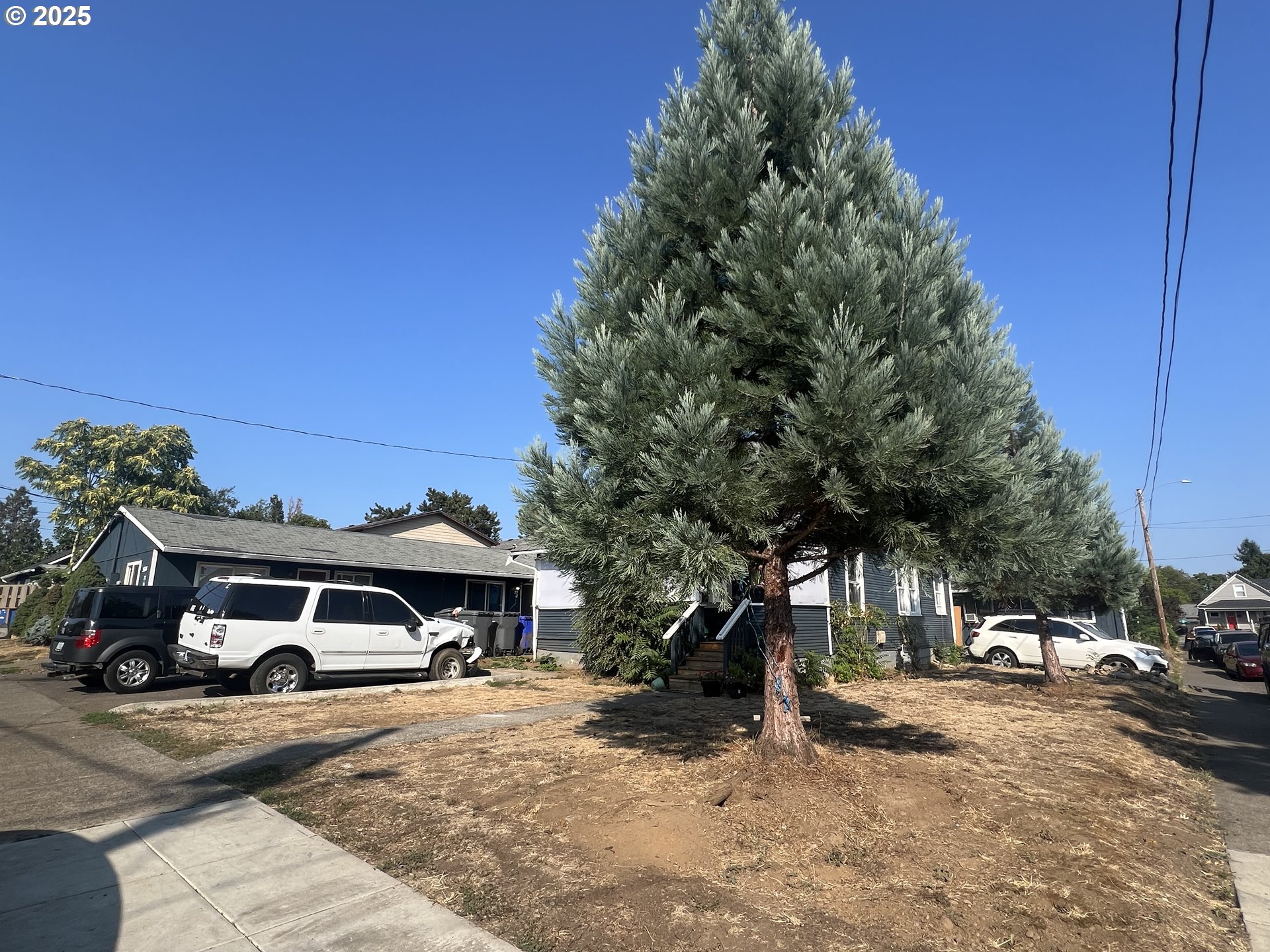 5628 Southeast 87th Avenue Portland, OR 97266 - Photo 5 of 10 a front view of a house with a yard