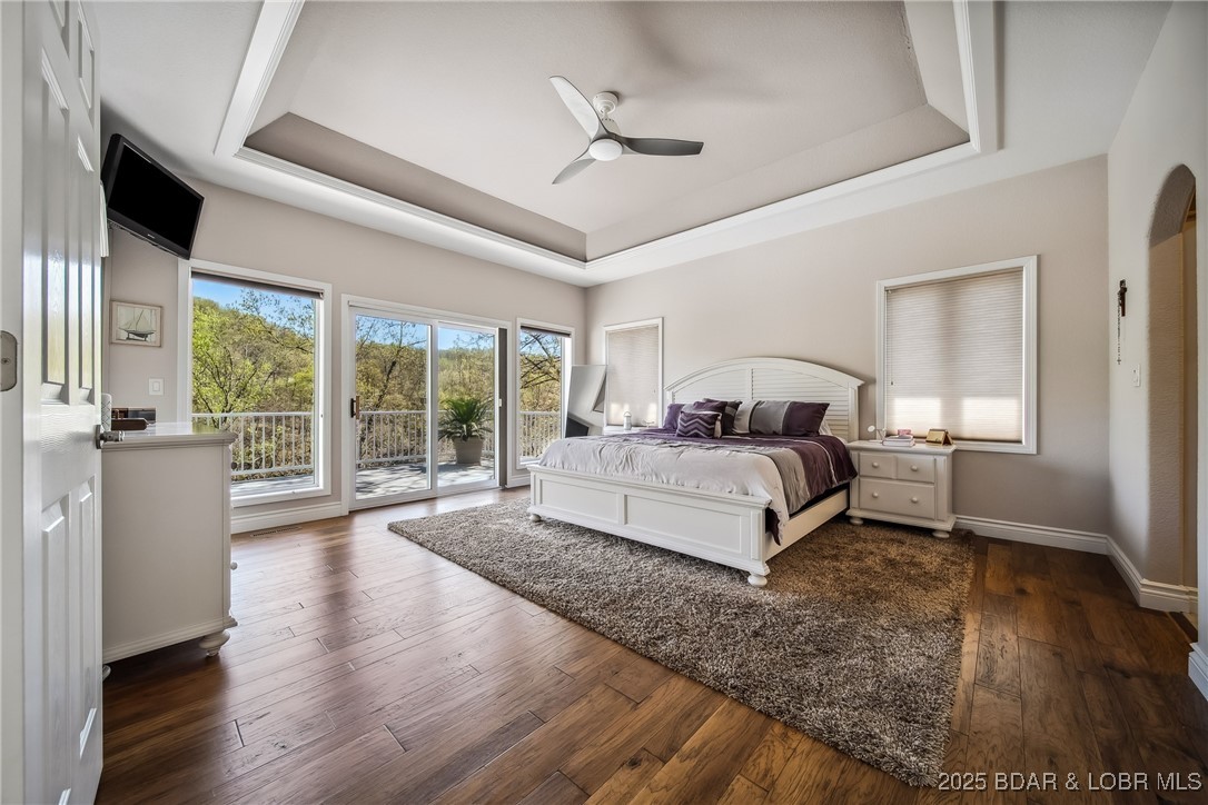 5889 Glaize Woods Road Osage Beach, MO 65065 - Photo 19 of 57 Large Main Bedroom Suite