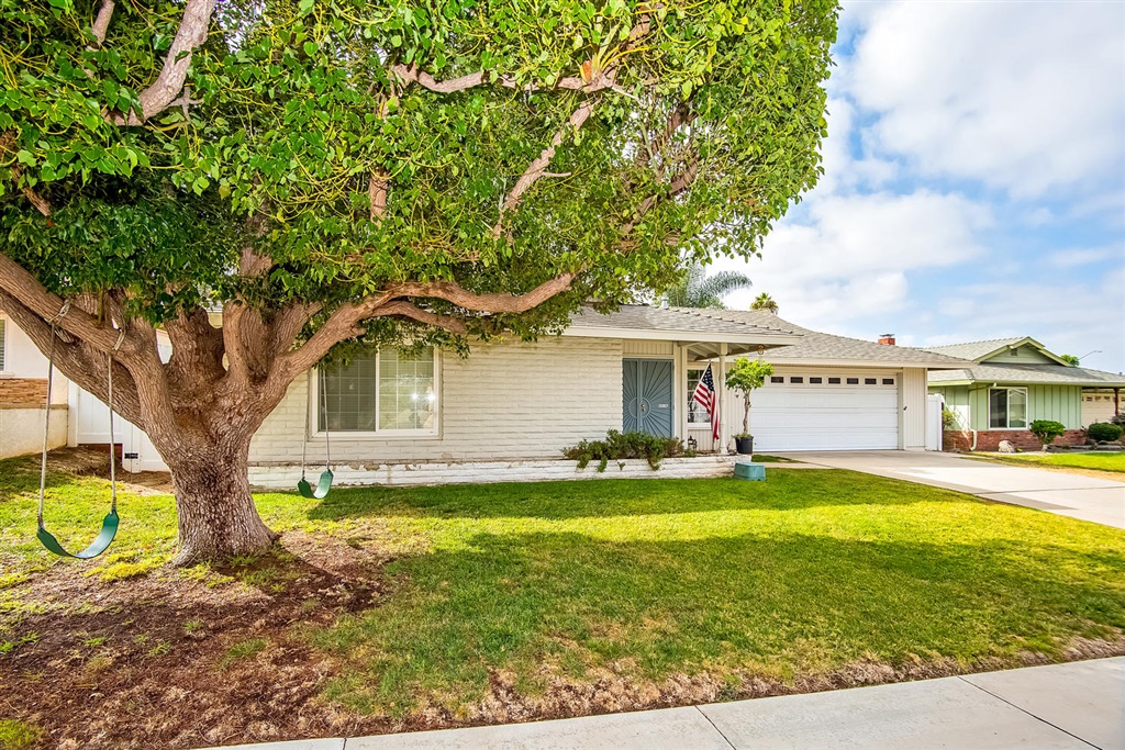4017 Via Rio Avenue Oceanside, CA 92057 - Photo 2 of 25