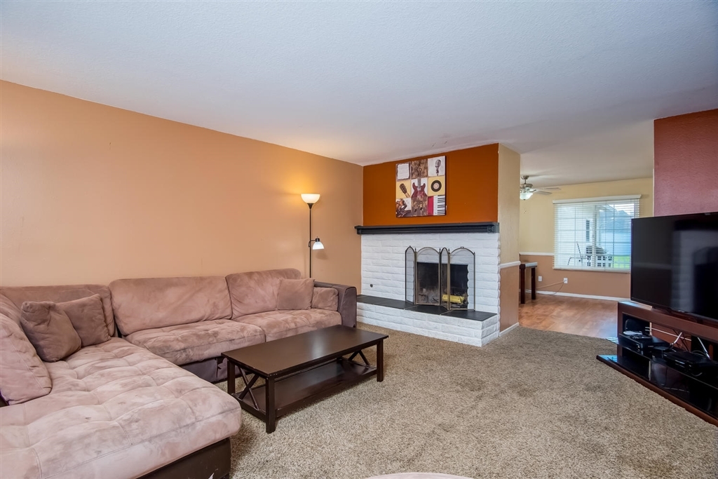 4017 Via Rio Avenue Oceanside, CA 92057 - Photo 4 of 25