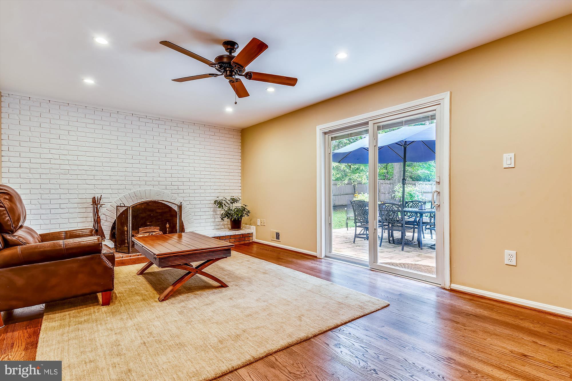 13621 Middlevale Lane Silver Spring, MD 20906 - Photo 10 of 25 a living room with furniture