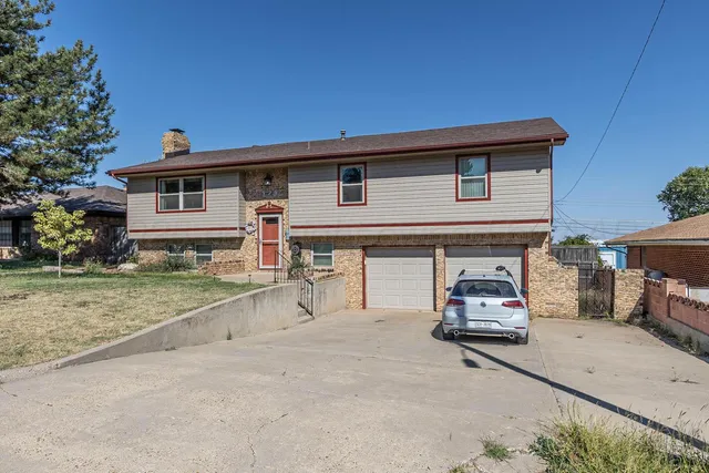 a view of a car park in front of house