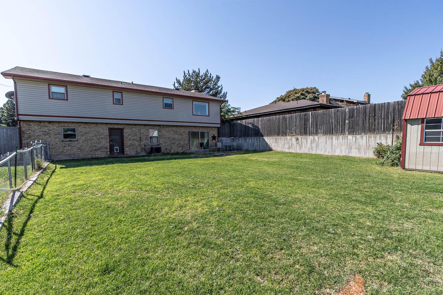 121 Houston Street Borger, TX 79007 - Photo 5 of 21 a house view with a garden space