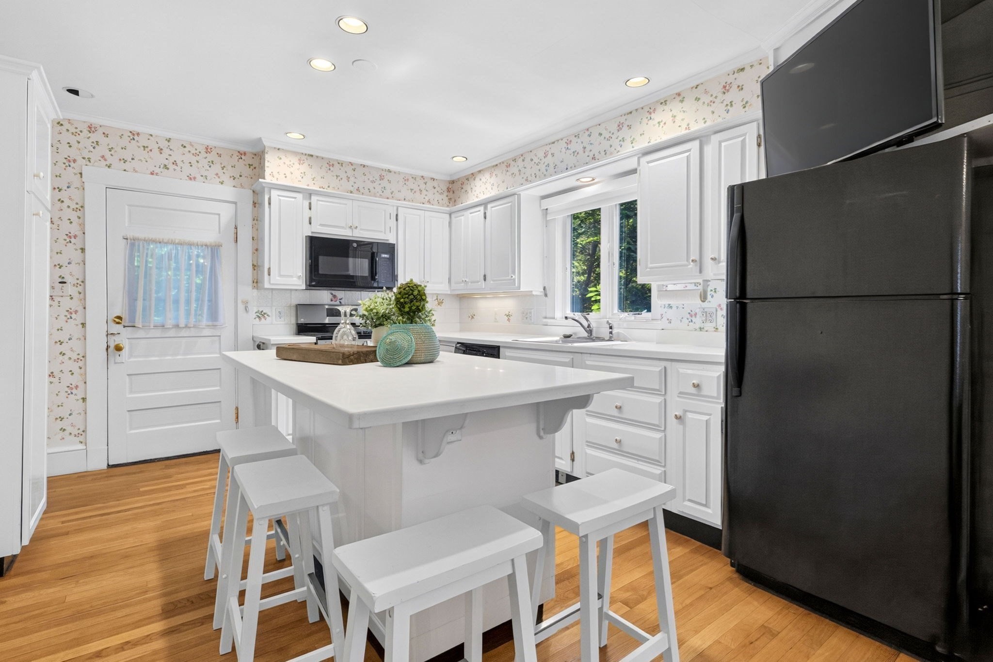 7 Dexter Road Wellesley, MA 02482 - Photo 7 of 22 Gallery Image 7