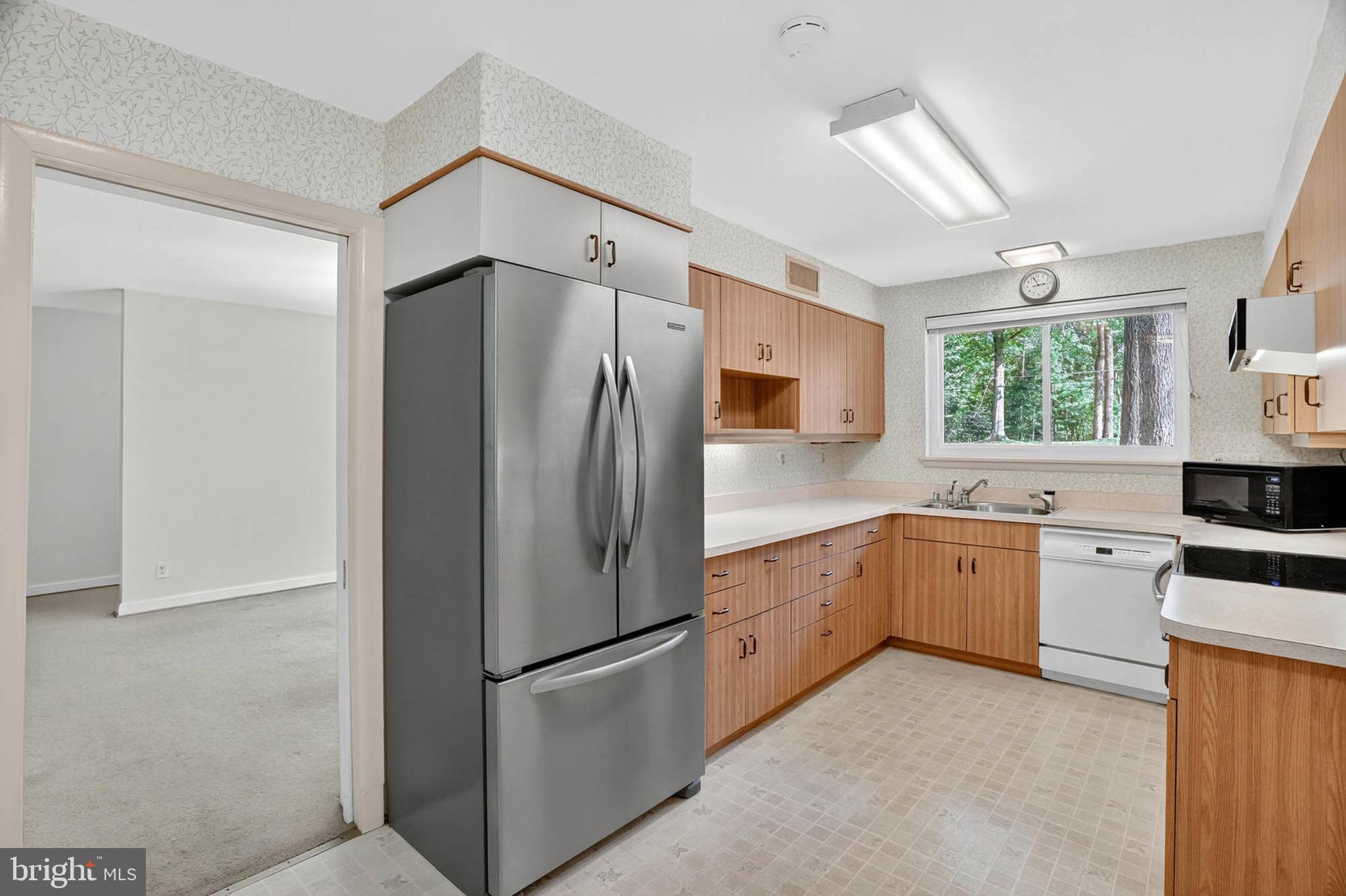 213 Stonington Road Silver Spring, MD 20902 - Photo 10 of 54 Gallery Image 10