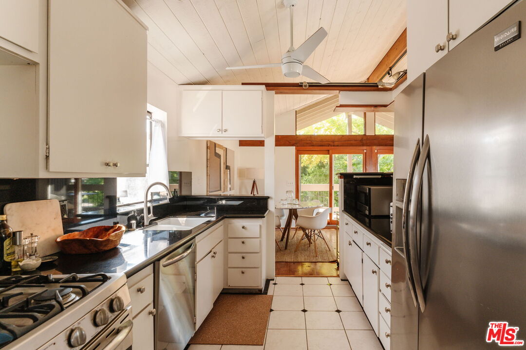 4450 Alla Road Los Angeles, CA 90066 - Photo 9 of 30