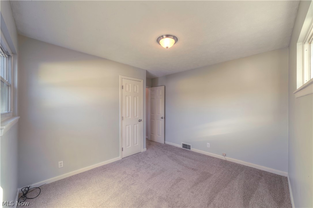 30221 Vineyard Road Willowick, OH 44095 - Photo 11 of 25
