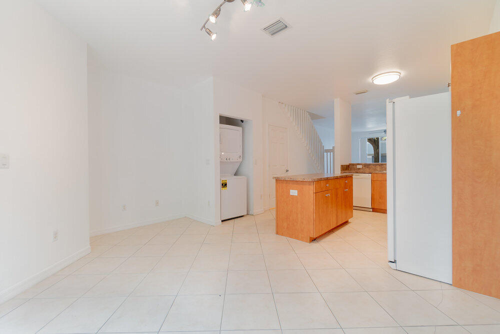 1958 Alamanda Way Riviera Beach, FL 33404 - Photo 11 of 31 011_dsc00975