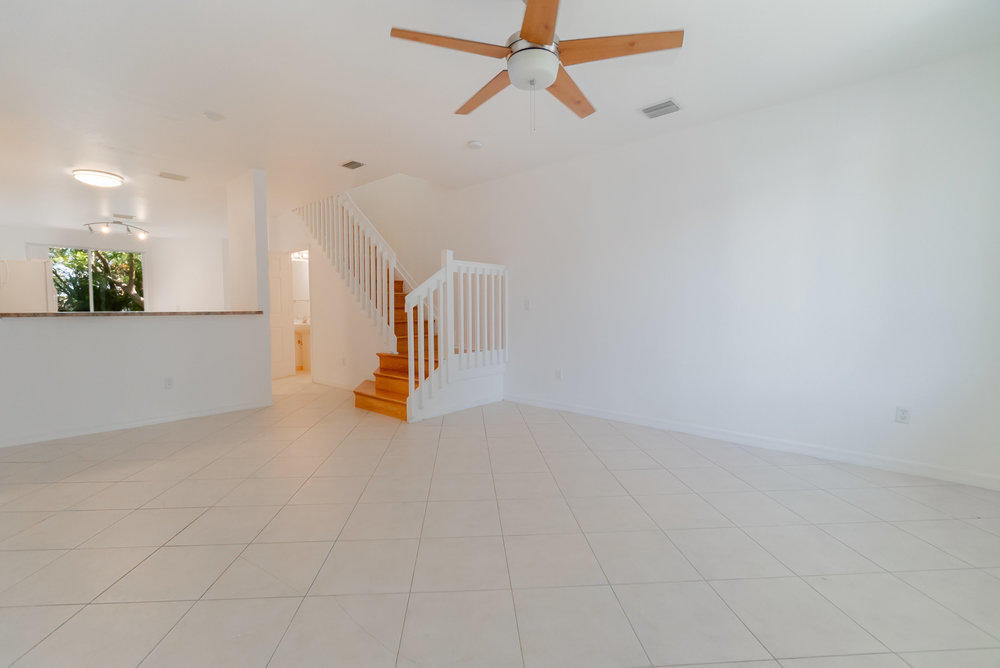 1958 Alamanda Way Riviera Beach, FL 33404 - Photo 2 of 31 002_dsc00958