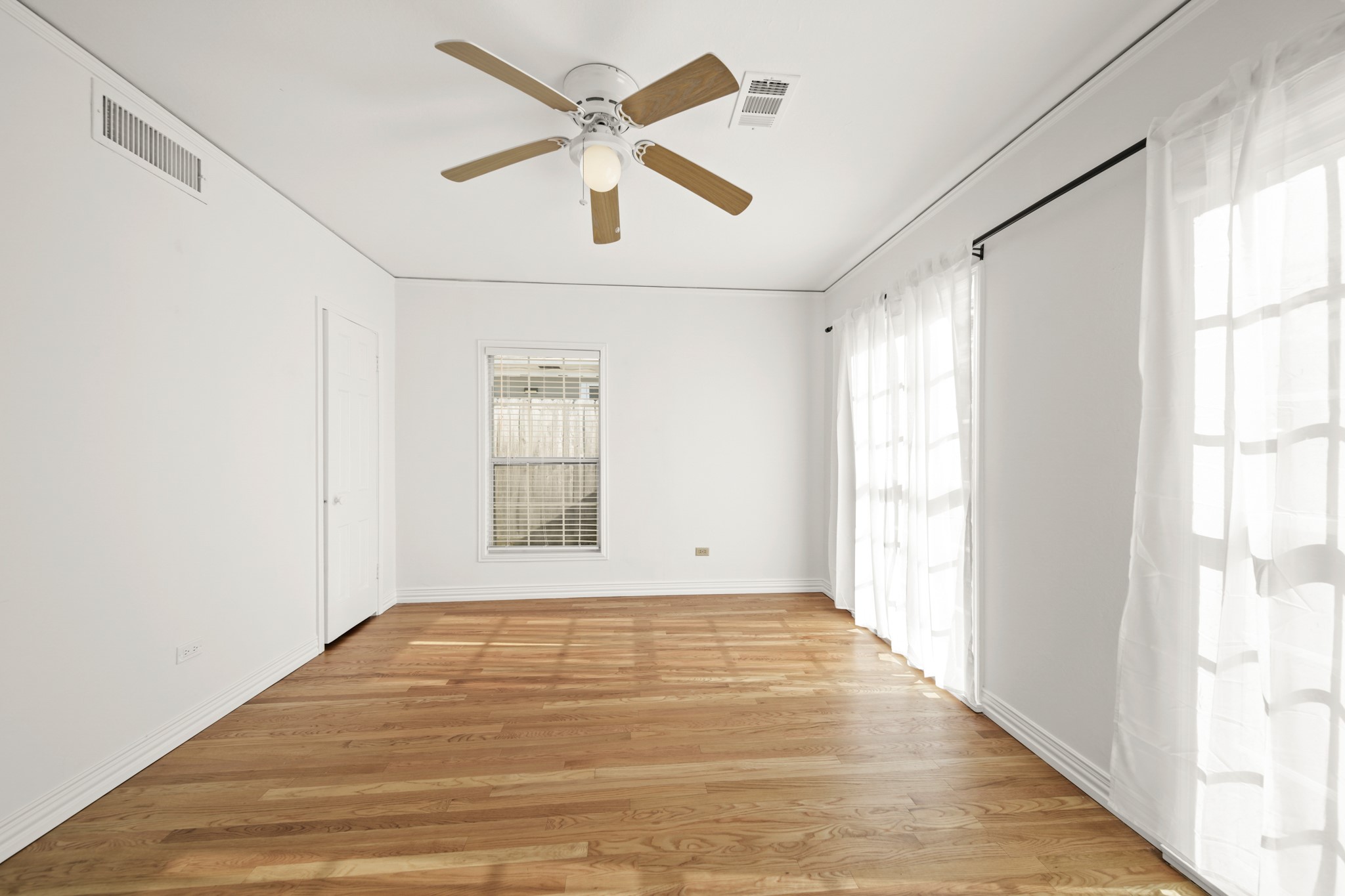 4391 Varsity Lane Houston, TX 77004 - Photo 29 of 45 a view of an empty room with a window