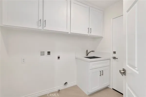 a view of empty room with wooden floor and ceiling fan