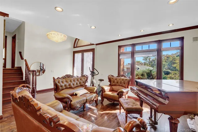 $1,599,888 | 300 Ellen Place, Jericho, NY 11753