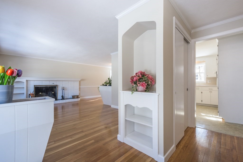 24 Mohegan Road Acton, MA 01720 - Photo 4 of 33 Gallery Image 4