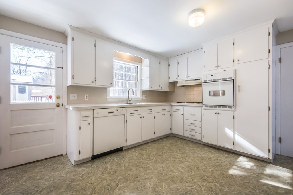 24 Mohegan Road Acton, MA 01720 - Photo 10 of 33 Gallery Image 10