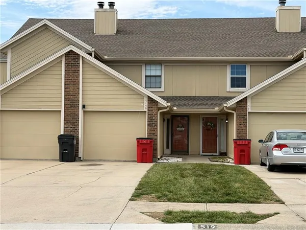 $185,000 | 519 Northeast 6th Street, Unit B, Blue Springs, MO 64014
