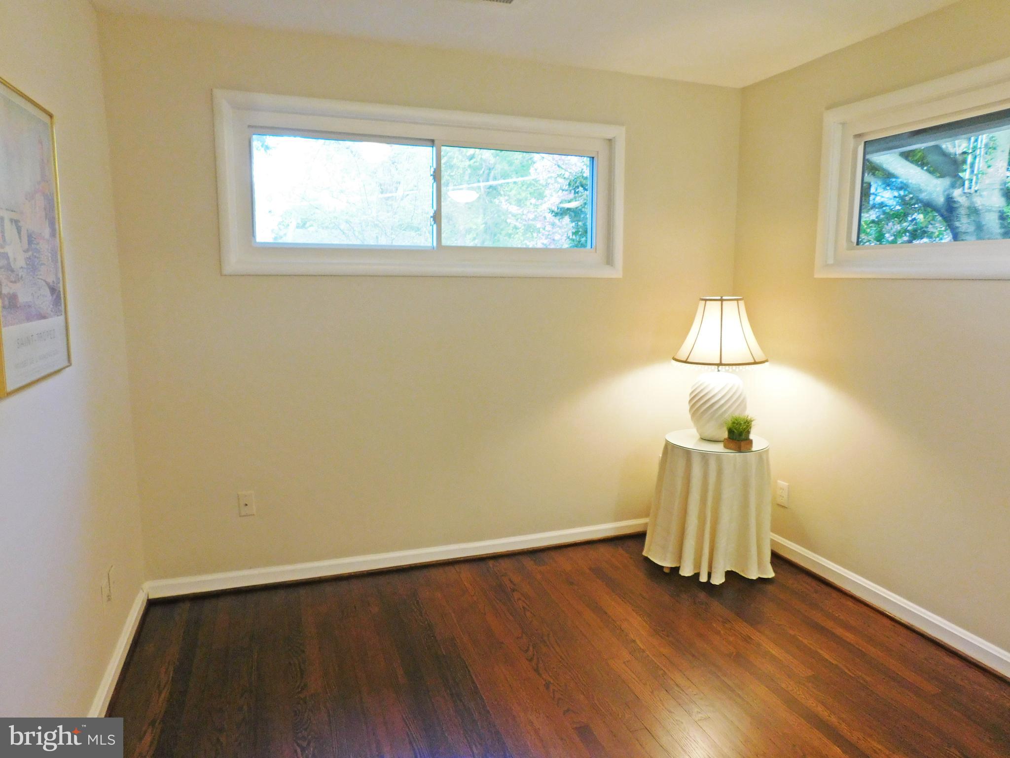 3501 Old Post Road Fairfax, VA 22030 - Photo 8 of 32 Bedroom #2 has niche for student desk