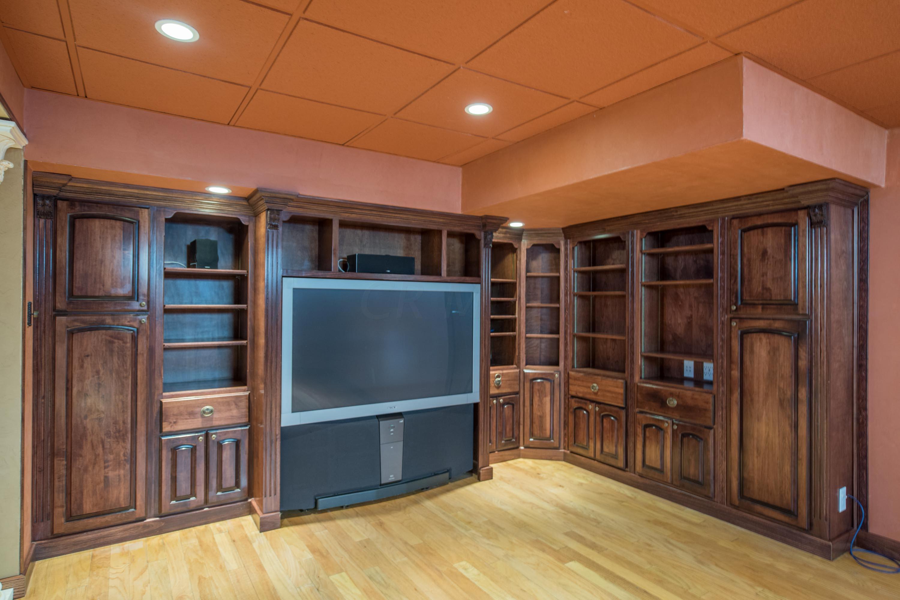 4839 Bourke Road Columbus, OH 43229 - Photo 4 of 55 Gallery Image 4