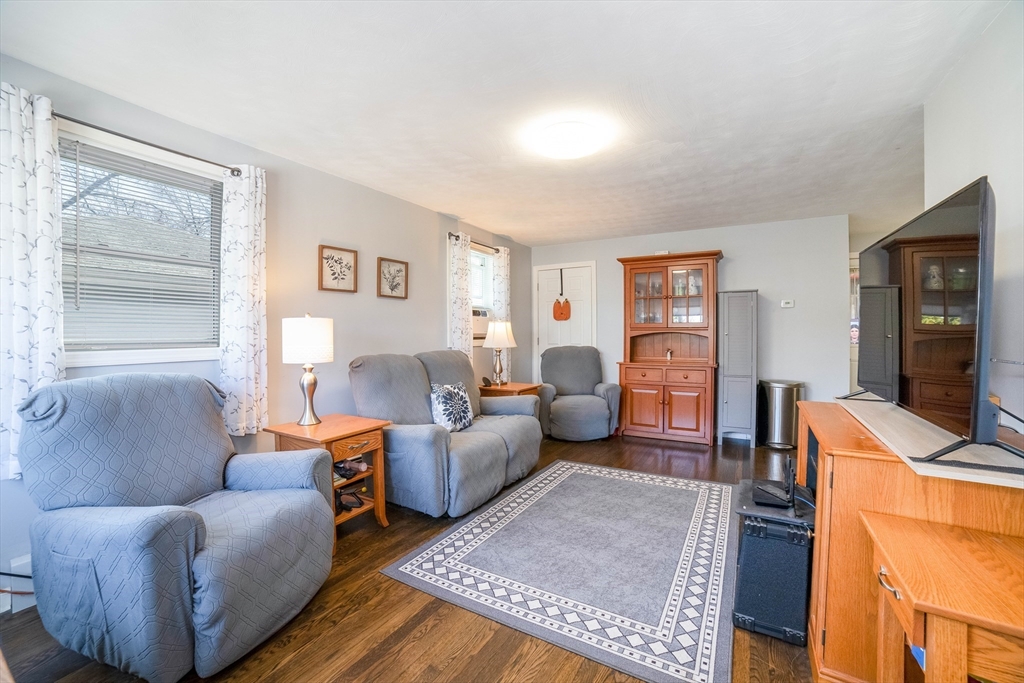 20 Kenberma Road Worcester, MA 01604 - Photo 3 of 16