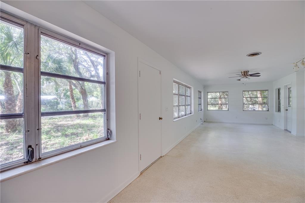 411 Holly Road Vero Beach, FL 32963 - Photo 4 of 16 Gallery Image 4